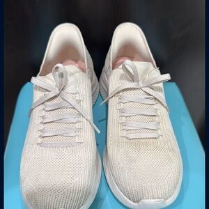 Skechers Cream Sneakers with Knit Upper and Sleek Design